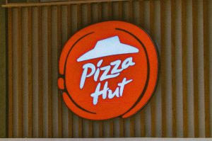 Kosztowny błąd sztucznej inteligencji? Franczyzobiorca Pizza Hut żąda 100 milionów dolarów