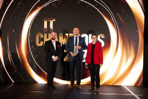 IT Champions 2026: „To wyróżnienie to oczywiście zasługa całego zespołu, który pracuje w dziale Information Display” – podkreślił Jarosław Szkoda z LG Electronics, odbierając statuetki w kategoriach Digital Signage oraz Ekrany LED