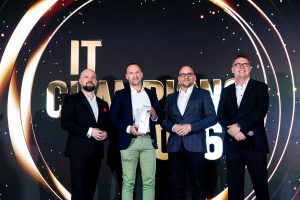 IT Champions 2026: „Ten sukces nie byłby możliwy bez wspaniałego zespołu i partnerów” – podkreślił Jacek Kotynia z TD SYNNEX, odbierając statuetkę w kategorii „Multicloud”