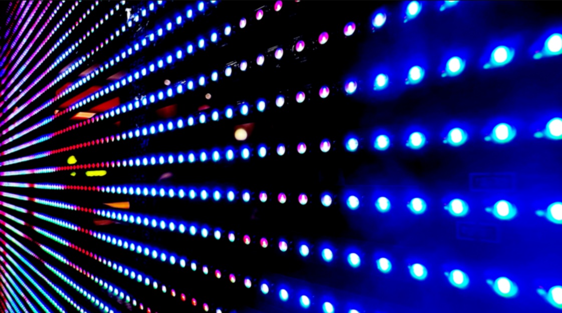 TrendForce: Micro LED CPO zyska na znaczeniu do 2030 r. dzięki zastosowaniu w centrach danych AI
