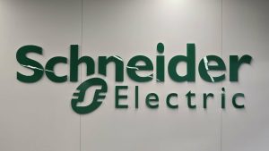 Taniej na start, wydajniej w przyszłości. Schneider Electric z nową architekturą UPS-ów