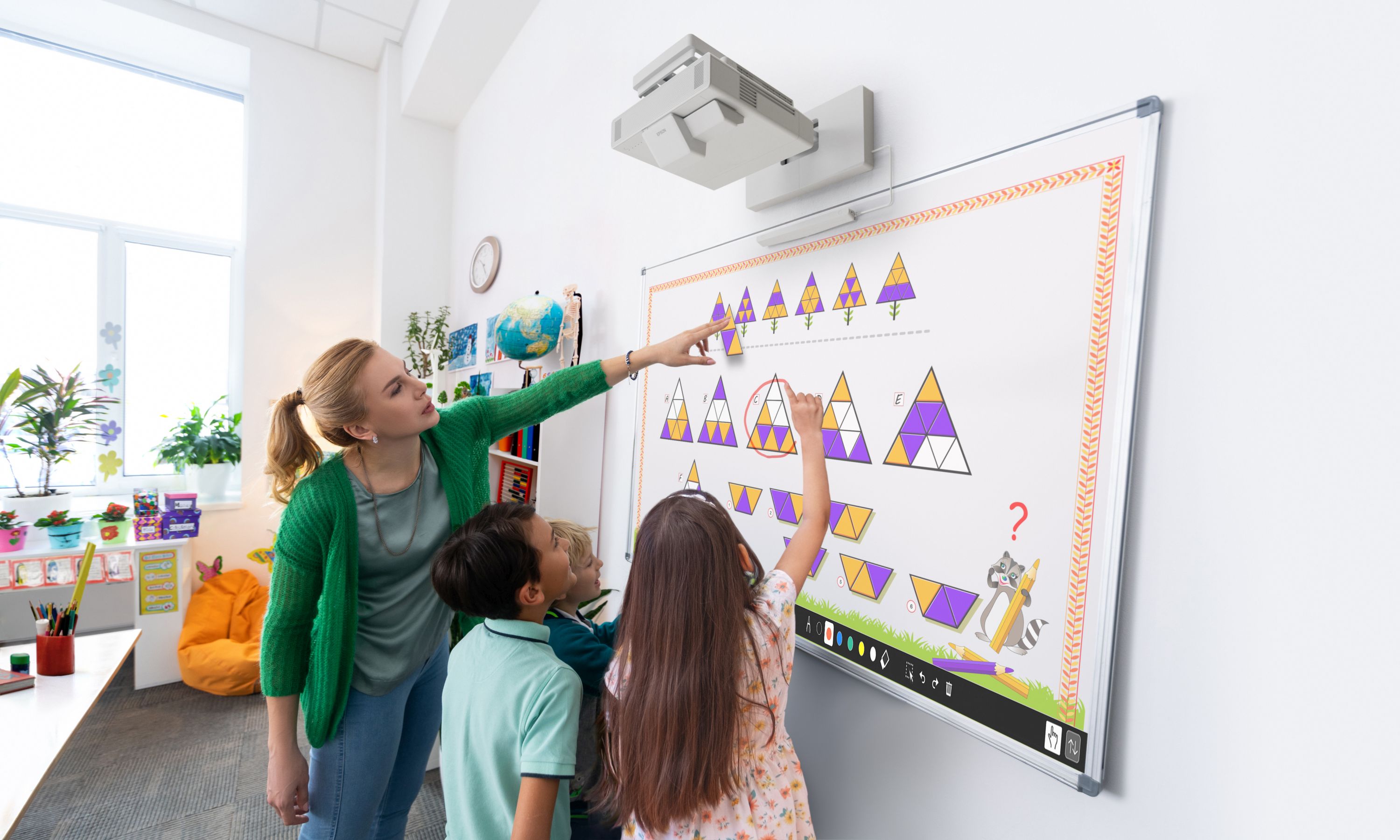 Szkoły mogą zyskać choćby 2500 zł na wymianie sprzętu AV – W ramach nowego programu Epson, placówki edukacyjne mogą otrzymać rabat sięgający choćby 2500 zł