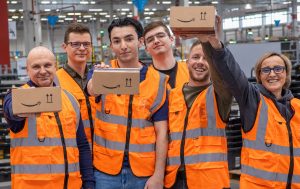 Amazon planuje zatrudnić ponad 10 000 pracowników sezonowych w swoich centrach logistycznych w Polsce na okres przedświąteczny