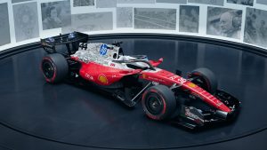 HP – dosłownie – maluje wizję Ferrari na bolidach na Grand Prix Stanów Zjednoczonych w Austin
